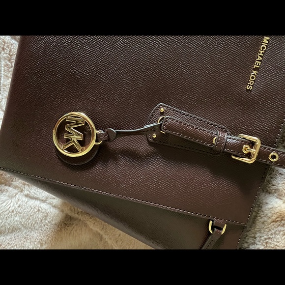 Unused Michael Kors Voyager Bag - Picture 4 of 8